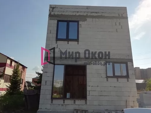 Остекление дома с выносом окон за периметр и установкой на кронштейны Остекление дома с выносом окон за периметр и установкой на кронштейны