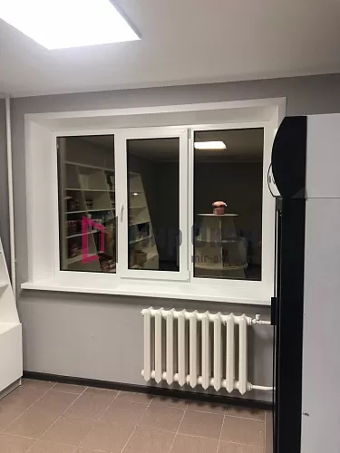 Установленное трехстворчатое окно "под ключ" Установленное трехстворчатое окно "под ключ"