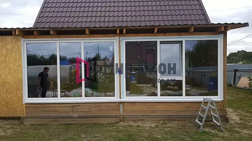 Белые пластиковые окна на веранде Белые пластиковые окна на веранде