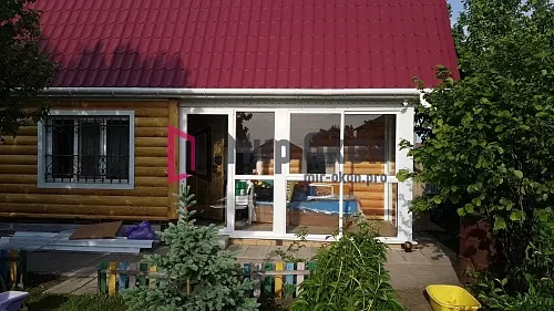 Остекление веранды белыми окнами Остекление веранды белыми окнами